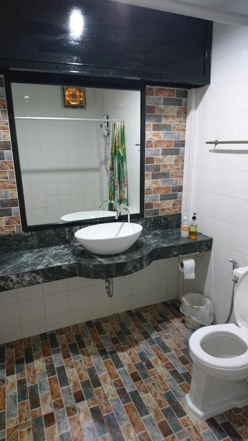 โรงแรมเมืองเพรียวอินน์ Mueang Phriao Inn Hotel Сарабури Экстерьер фото